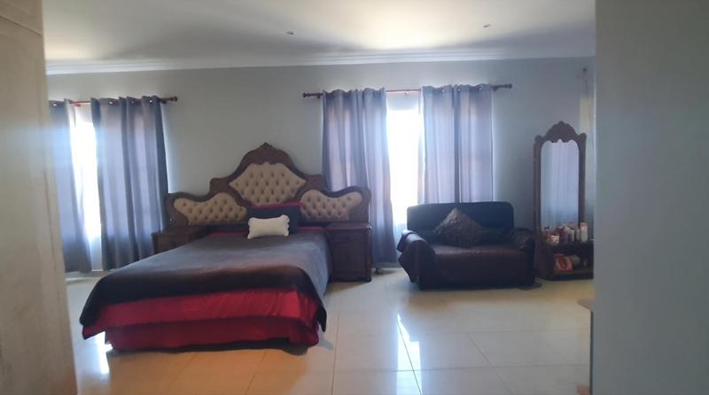 6 Bedroom Property for Sale in Umtentweni KwaZulu-Natal