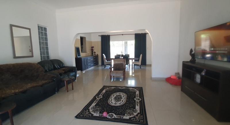 6 Bedroom Property for Sale in Umtentweni KwaZulu-Natal