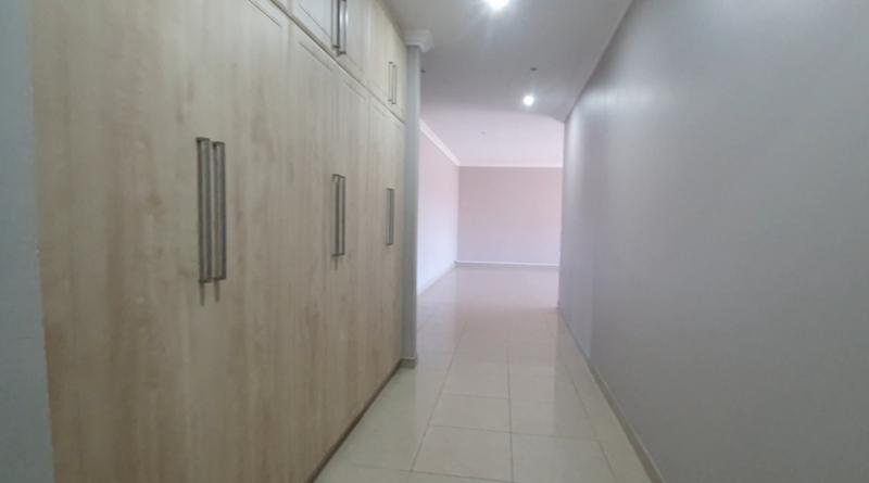 6 Bedroom Property for Sale in Umtentweni KwaZulu-Natal
