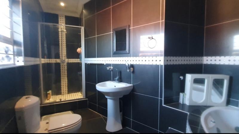 6 Bedroom Property for Sale in Umtentweni KwaZulu-Natal