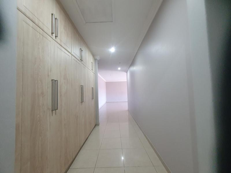 6 Bedroom Property for Sale in Umtentweni KwaZulu-Natal
