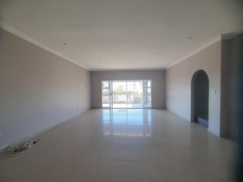 6 Bedroom Property for Sale in Umtentweni KwaZulu-Natal