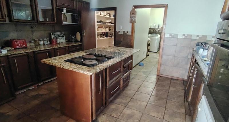 4 Bedroom Property for Sale in Glenmore Beach KwaZulu-Natal