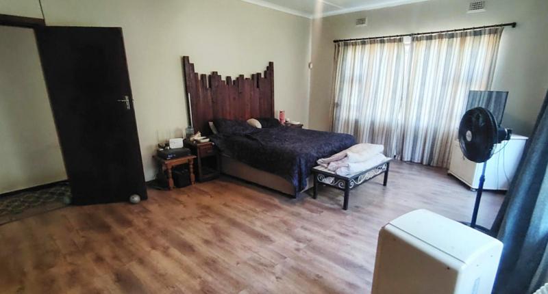 4 Bedroom Property for Sale in Glenmore Beach KwaZulu-Natal