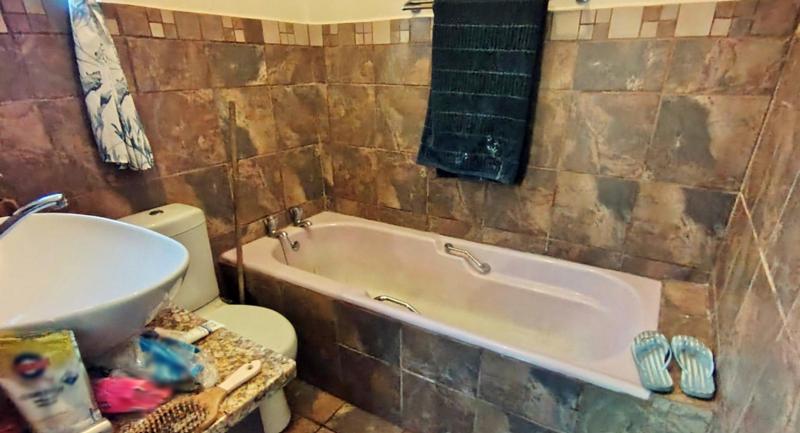 4 Bedroom Property for Sale in Glenmore Beach KwaZulu-Natal