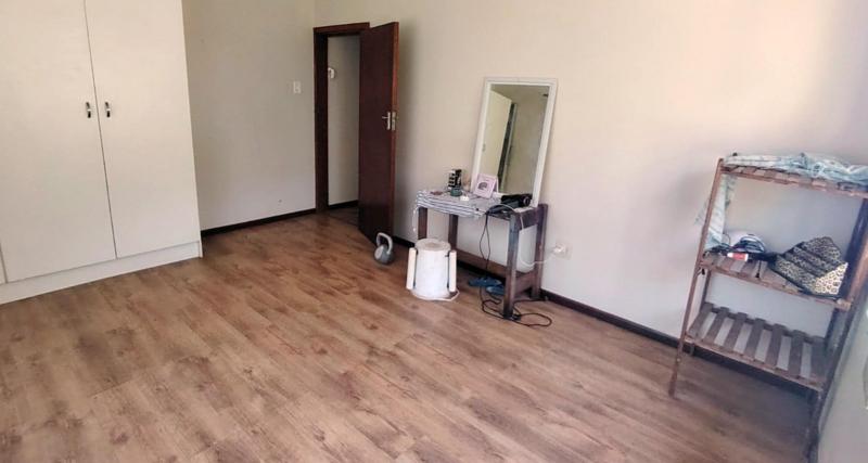4 Bedroom Property for Sale in Glenmore Beach KwaZulu-Natal