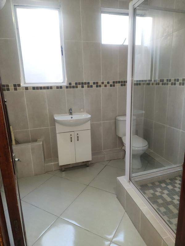 To Let 2 Bedroom Property for Rent in Essenwood KwaZulu-Natal