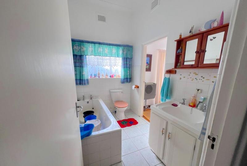 5 Bedroom Property for Sale in Marina Beach KwaZulu-Natal