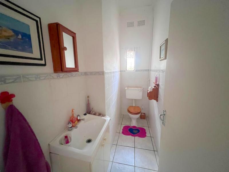 5 Bedroom Property for Sale in Marina Beach KwaZulu-Natal