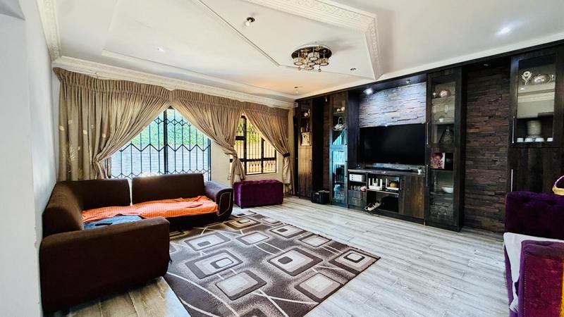 4 Bedroom Property for Sale in Montclair KwaZulu-Natal