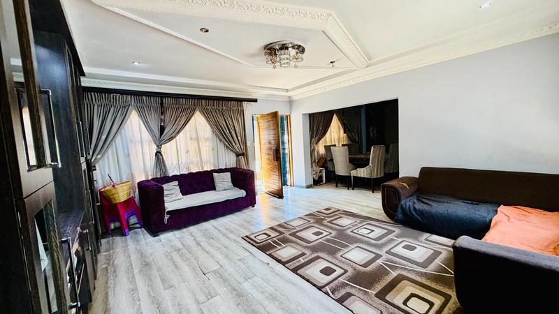 4 Bedroom Property for Sale in Montclair KwaZulu-Natal