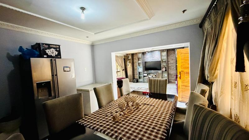 4 Bedroom Property for Sale in Montclair KwaZulu-Natal