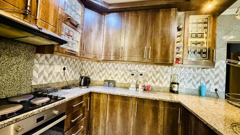 4 Bedroom Property for Sale in Montclair KwaZulu-Natal