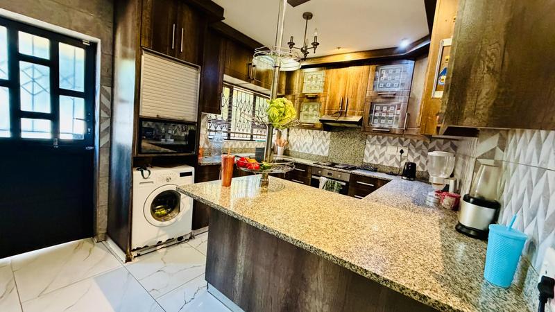 4 Bedroom Property for Sale in Montclair KwaZulu-Natal