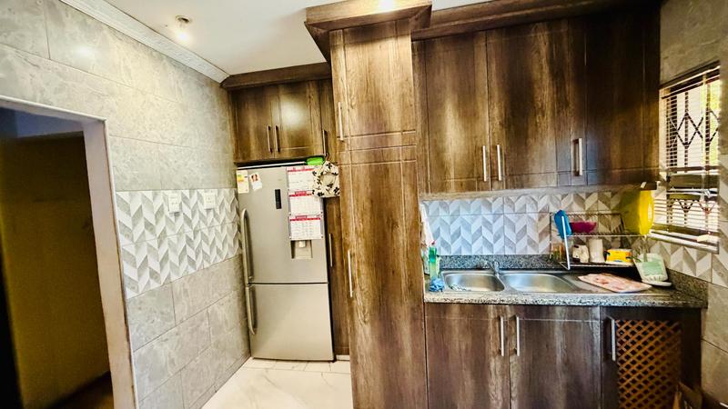 4 Bedroom Property for Sale in Montclair KwaZulu-Natal