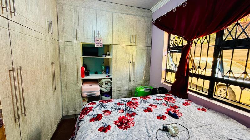 4 Bedroom Property for Sale in Montclair KwaZulu-Natal