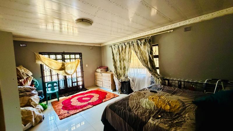 4 Bedroom Property for Sale in Montclair KwaZulu-Natal