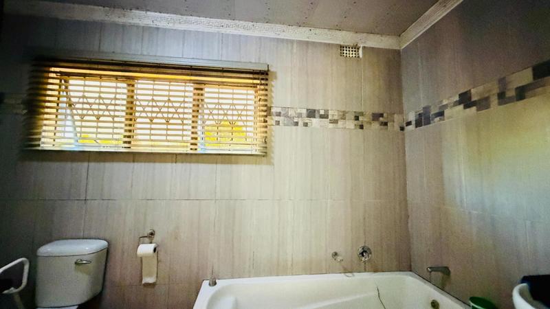 4 Bedroom Property for Sale in Montclair KwaZulu-Natal