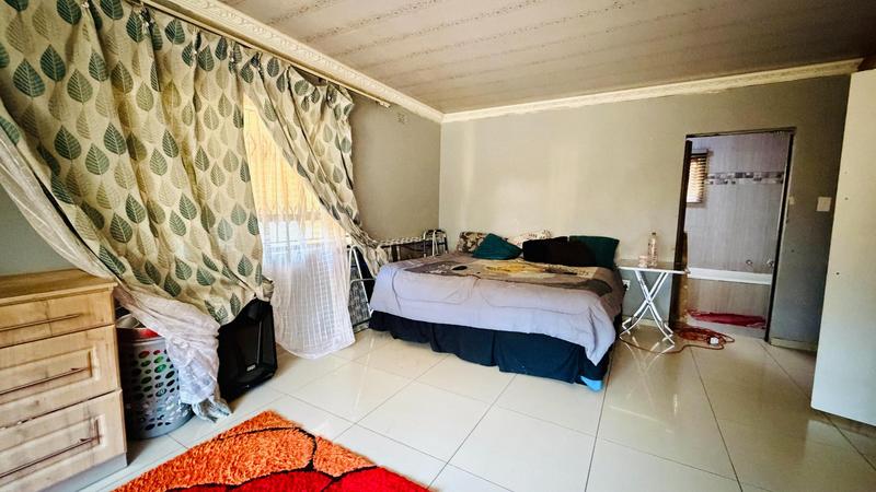 4 Bedroom Property for Sale in Montclair KwaZulu-Natal