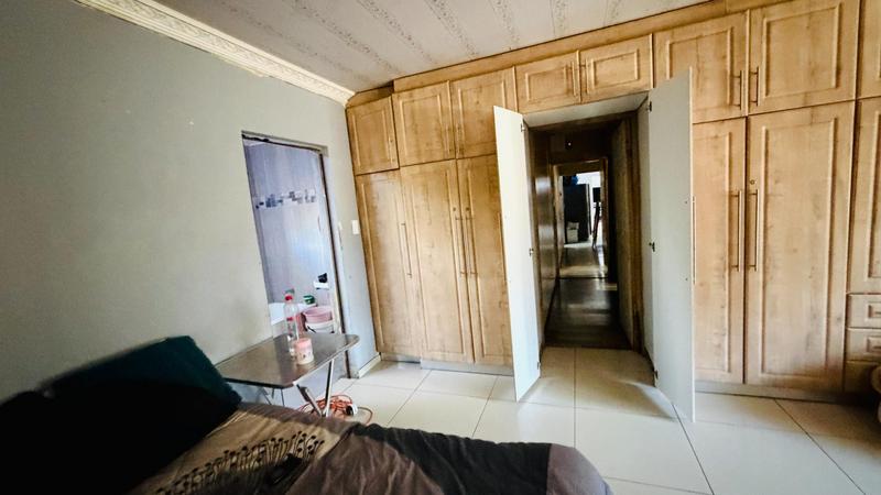 4 Bedroom Property for Sale in Montclair KwaZulu-Natal