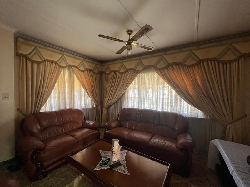 4 Bedroom Property for Sale in Esikhawini KwaZulu-Natal