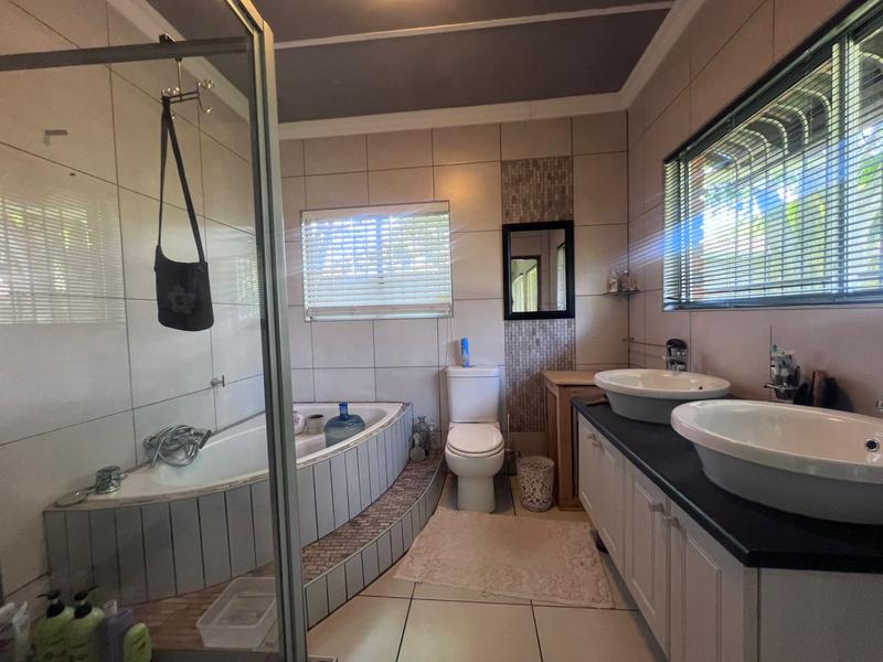 4 Bedroom Property for Sale in Meer En See KwaZulu-Natal