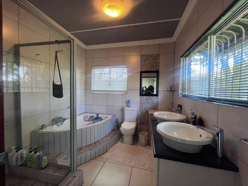 4 Bedroom Property for Sale in Meer En See KwaZulu-Natal