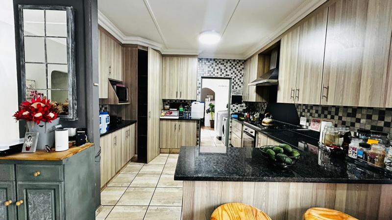 4 Bedroom Property for Sale in Veld En Vlei KwaZulu-Natal