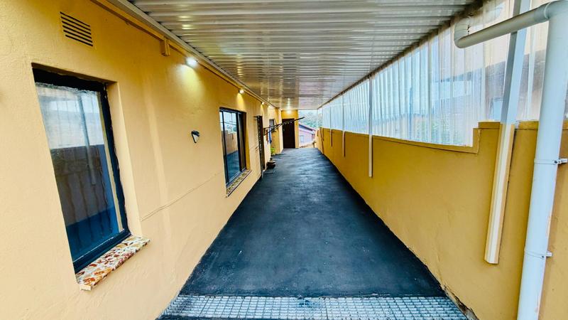 5 Bedroom Property for Sale in Chatsworth KwaZulu-Natal