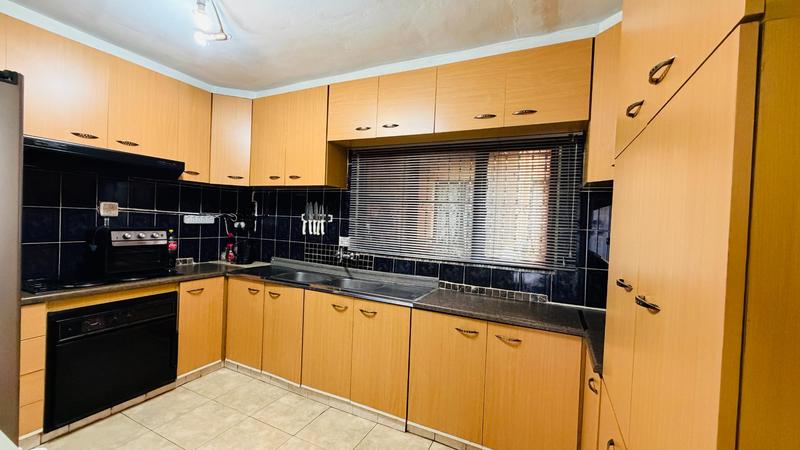 5 Bedroom Property for Sale in Chatsworth KwaZulu-Natal