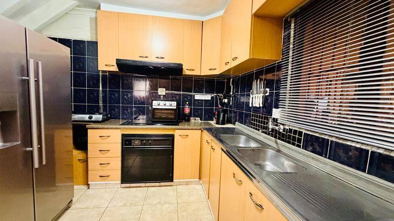 5 Bedroom Property for Sale in Chatsworth KwaZulu-Natal