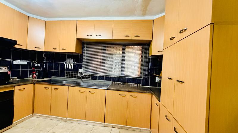 5 Bedroom Property for Sale in Chatsworth KwaZulu-Natal