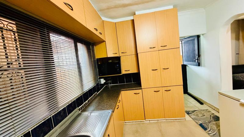 5 Bedroom Property for Sale in Chatsworth KwaZulu-Natal