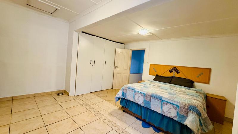 5 Bedroom Property for Sale in Chatsworth KwaZulu-Natal