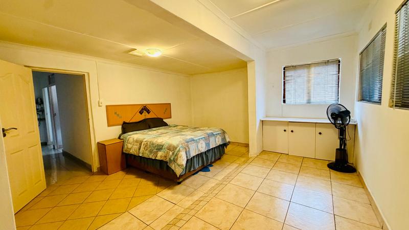 5 Bedroom Property for Sale in Chatsworth KwaZulu-Natal