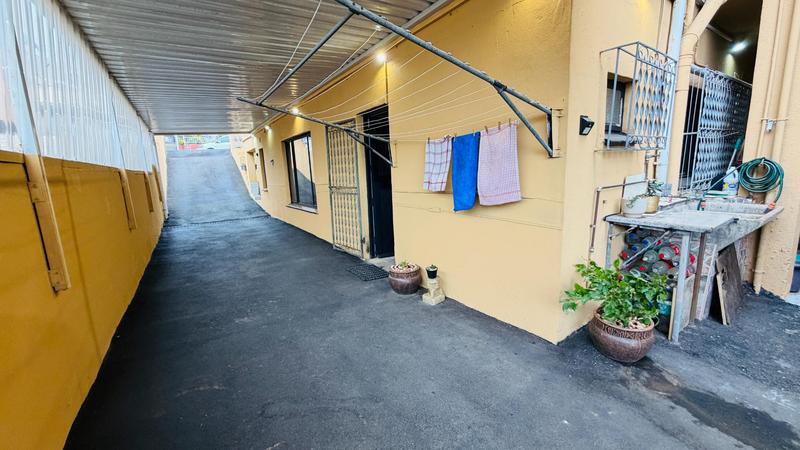 5 Bedroom Property for Sale in Chatsworth KwaZulu-Natal