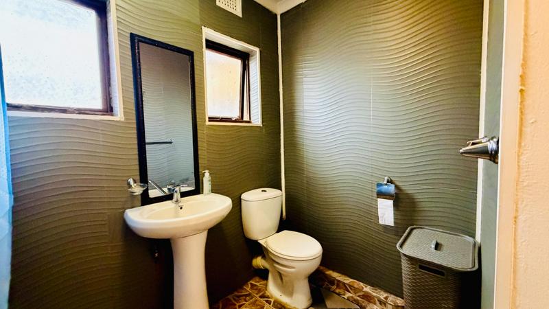 5 Bedroom Property for Sale in Chatsworth KwaZulu-Natal