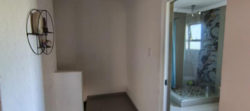4 Bedroom Property for Sale in Glenmore Beach KwaZulu-Natal