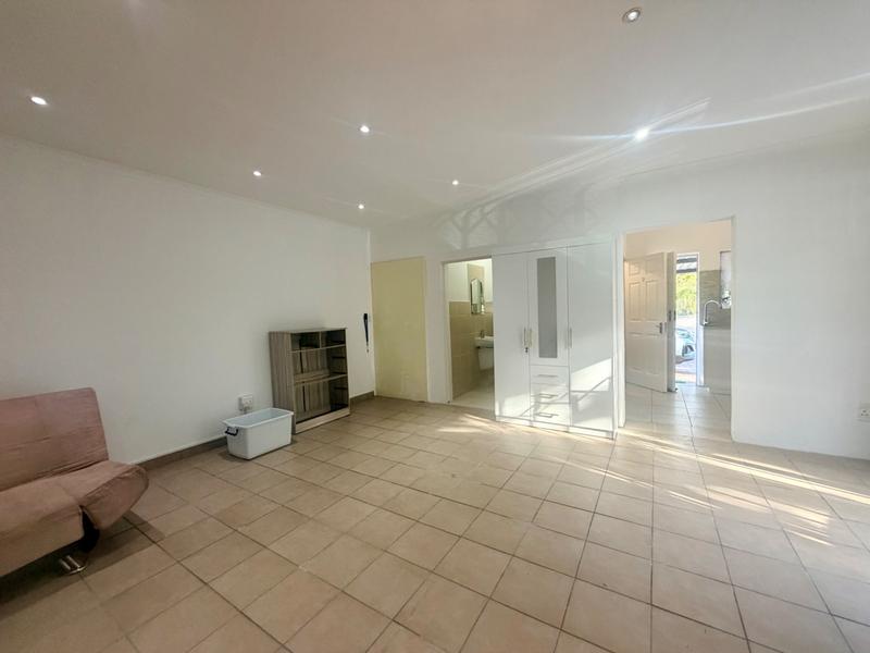 1 Bedroom Property for Sale in Cowies Hill KwaZulu-Natal