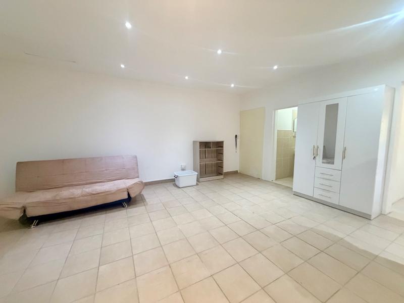 1 Bedroom Property for Sale in Cowies Hill KwaZulu-Natal