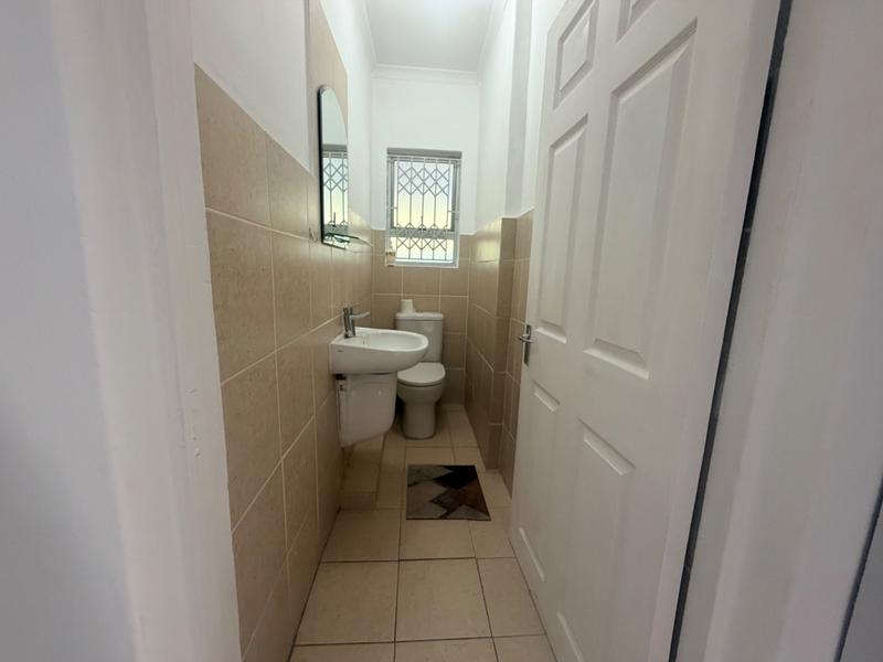 1 Bedroom Property for Sale in Cowies Hill KwaZulu-Natal