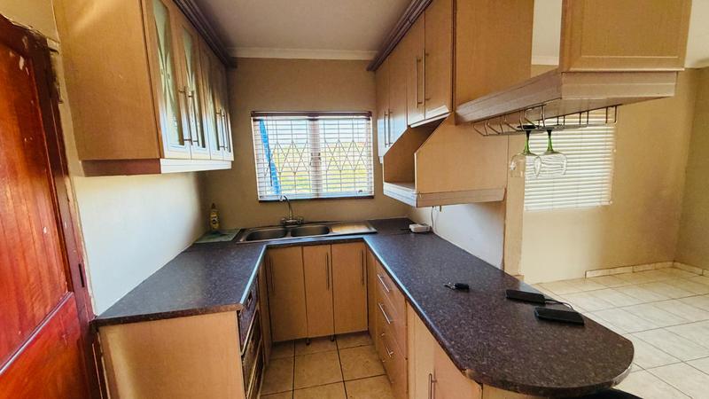 To Let 3 Bedroom Property for Rent in Newlands West KwaZulu-Natal