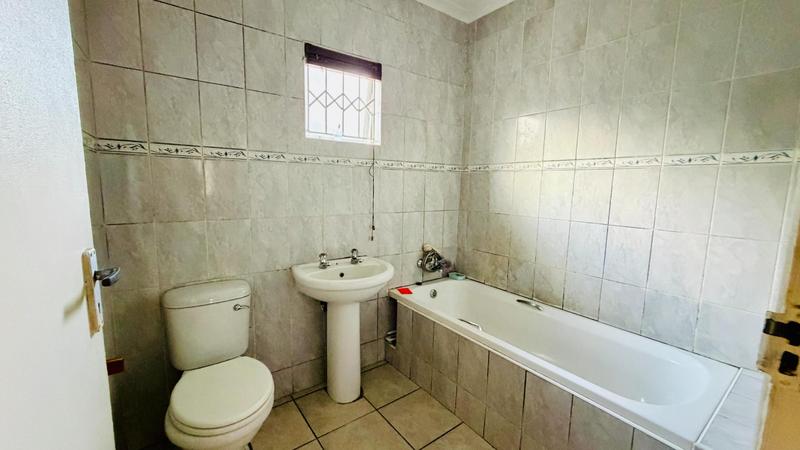 To Let 3 Bedroom Property for Rent in Newlands West KwaZulu-Natal