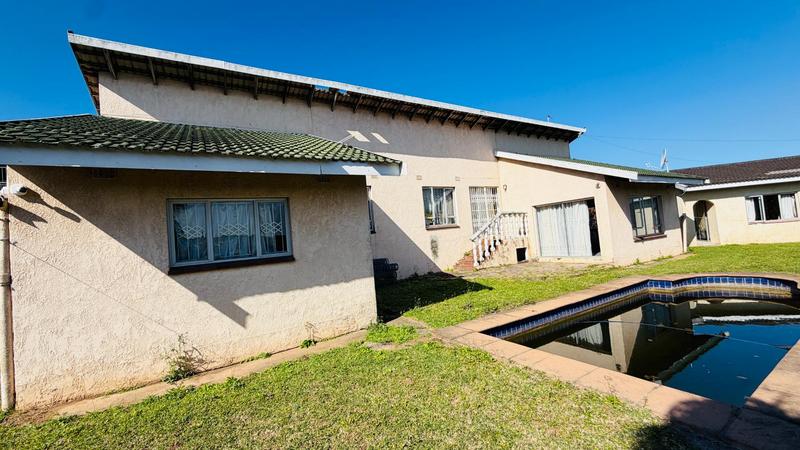 5 Bedroom Property for Sale in Mount Vernon KwaZulu-Natal