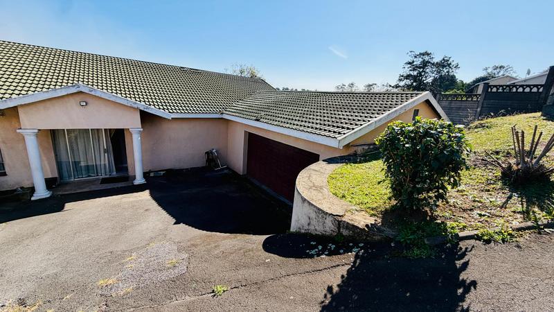 5 Bedroom Property for Sale in Mount Vernon KwaZulu-Natal