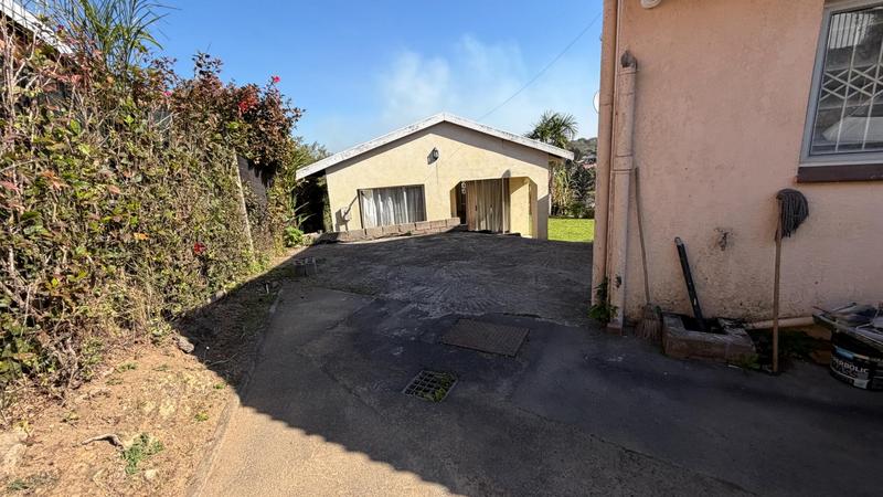 5 Bedroom Property for Sale in Mount Vernon KwaZulu-Natal