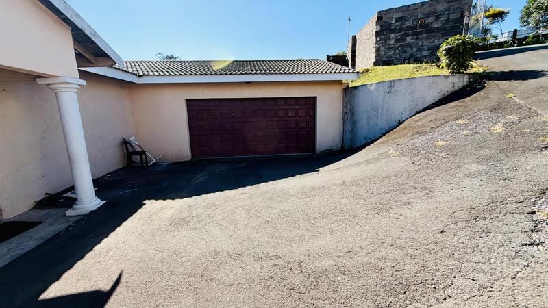 5 Bedroom Property for Sale in Mount Vernon KwaZulu-Natal