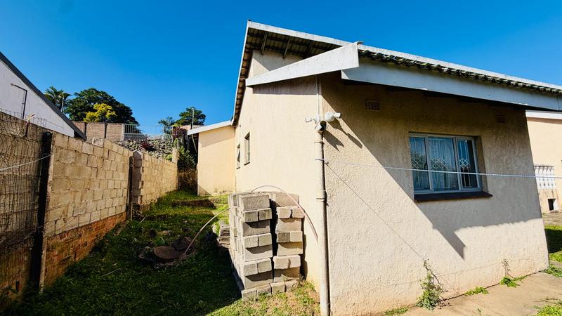 5 Bedroom Property for Sale in Mount Vernon KwaZulu-Natal