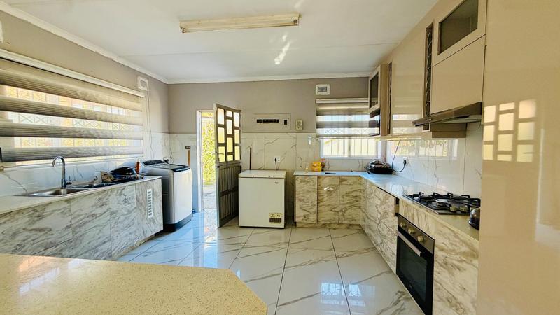 5 Bedroom Property for Sale in Mount Vernon KwaZulu-Natal