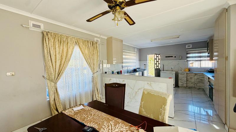 5 Bedroom Property for Sale in Mount Vernon KwaZulu-Natal
